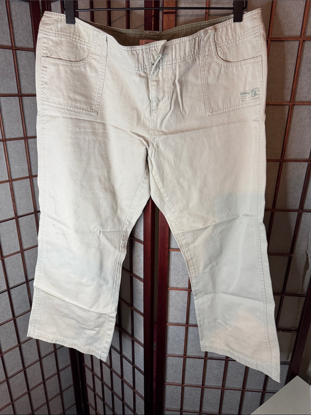 Vintage Y2K O'Neill Khaki Casual Capris (missing button)
